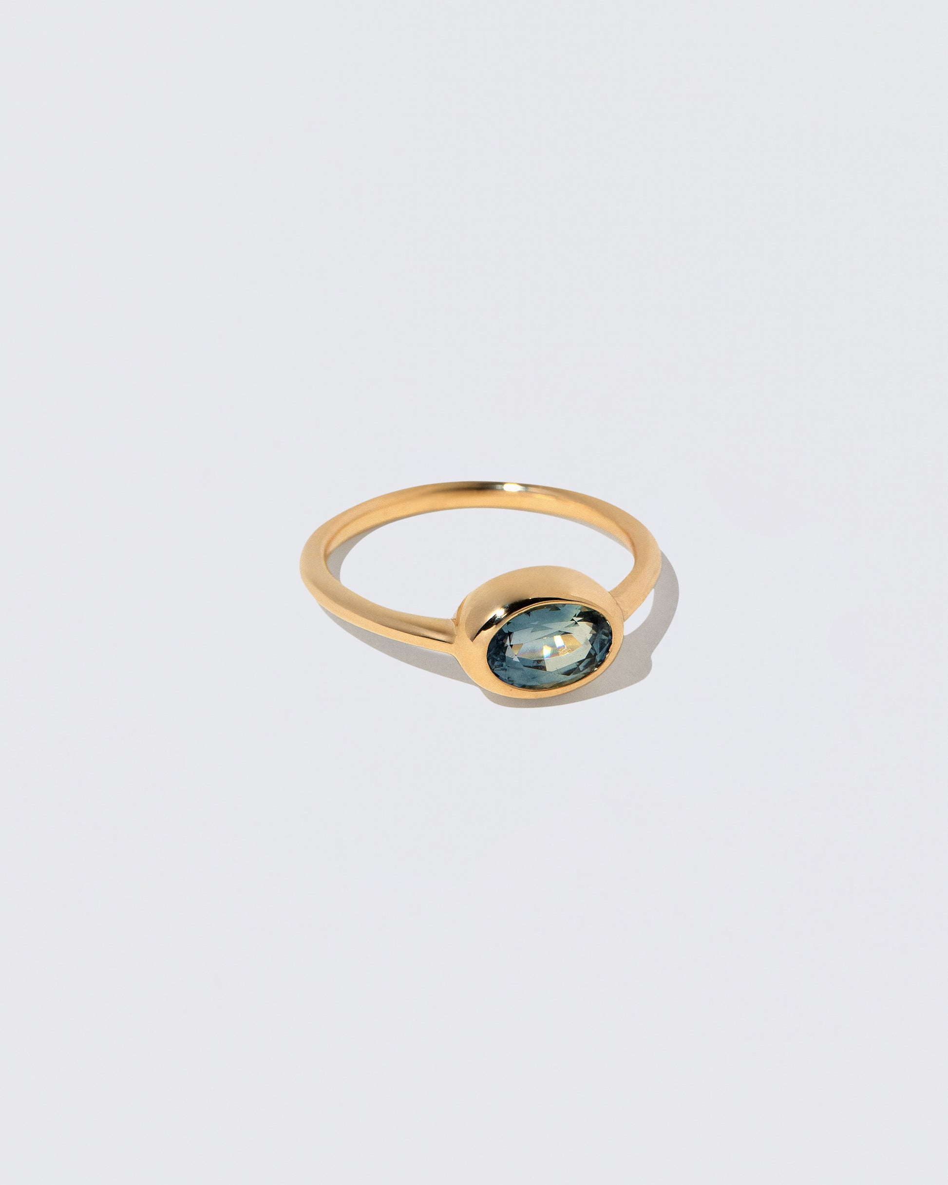 View from the side of the Geyser Bicolor Sapphire Ring 008 on light color background.