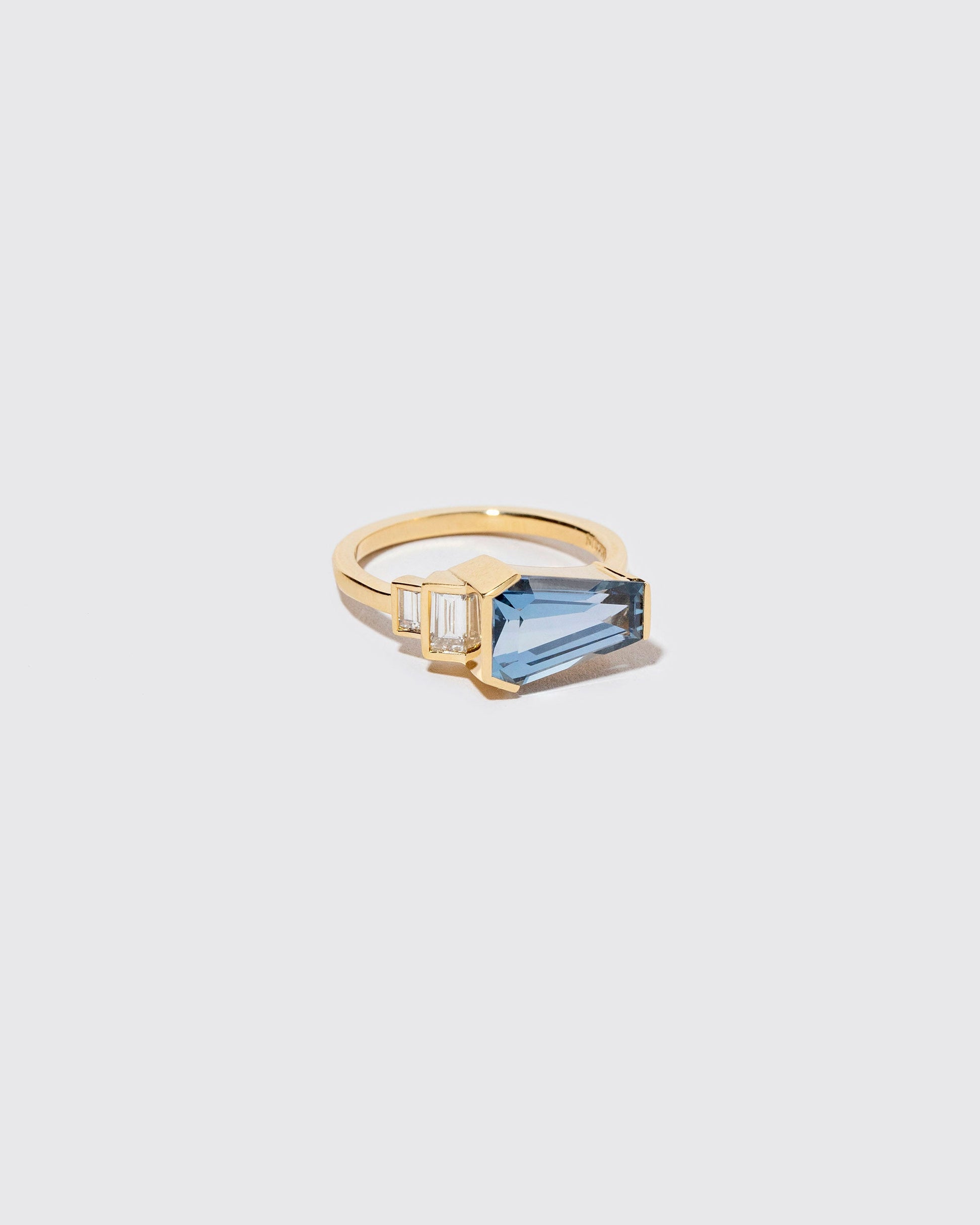  Glaucous Ring on light color background.