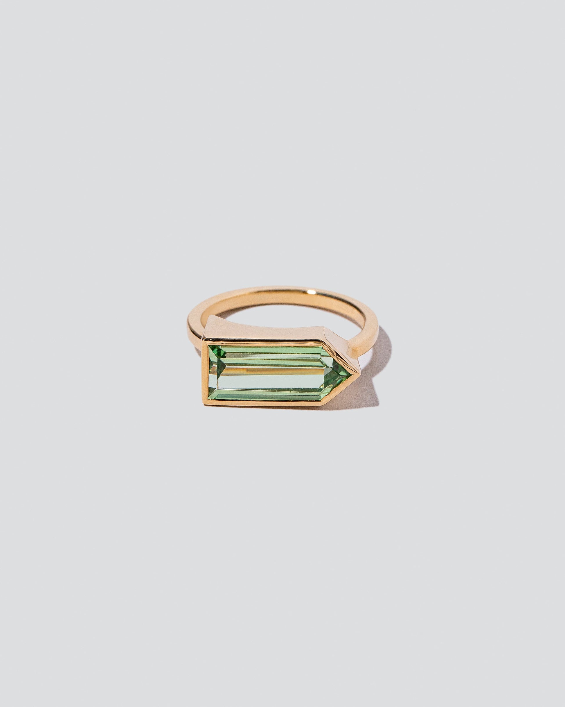 Moray Ring on light color background.