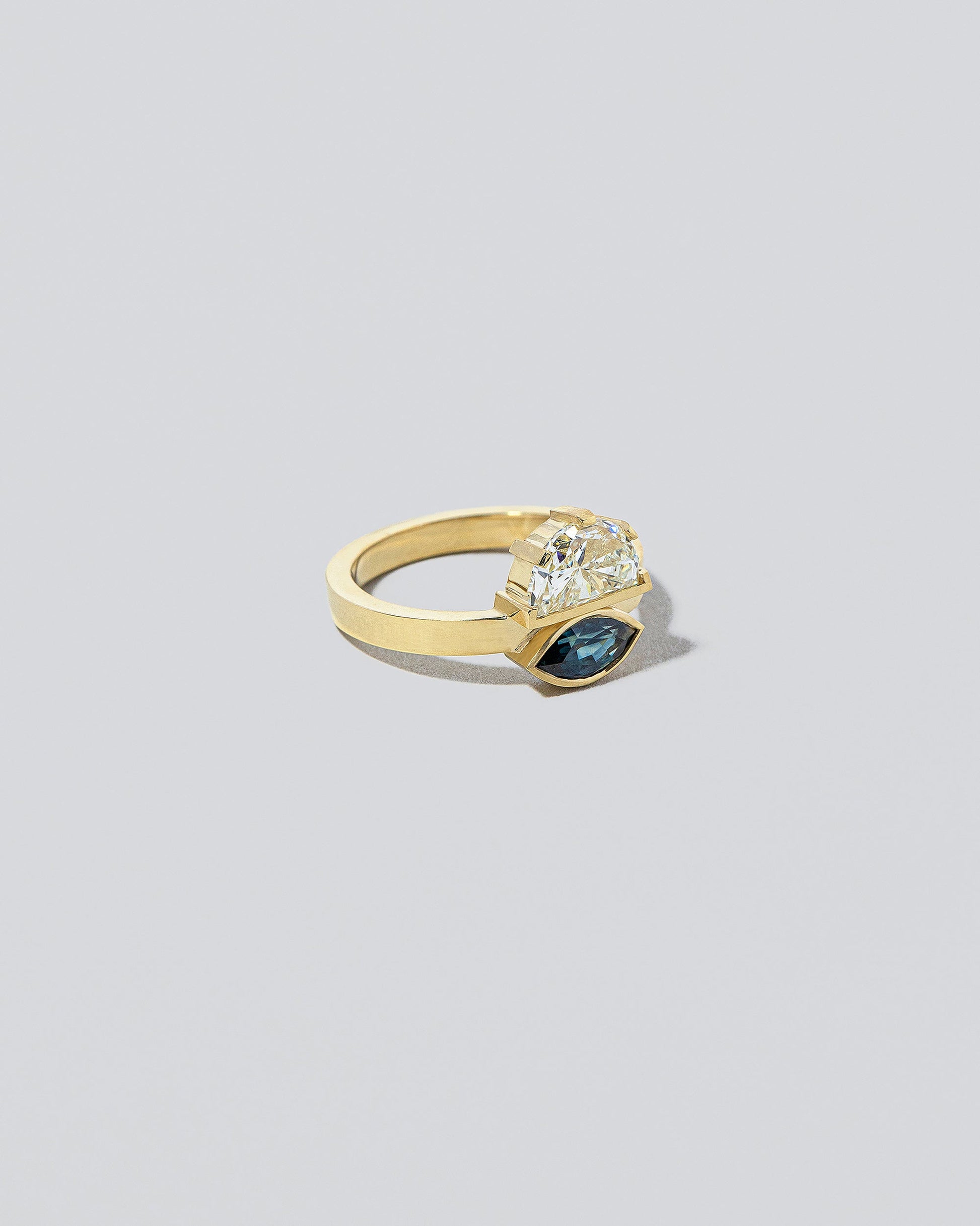  Niagara Ring on light color background.