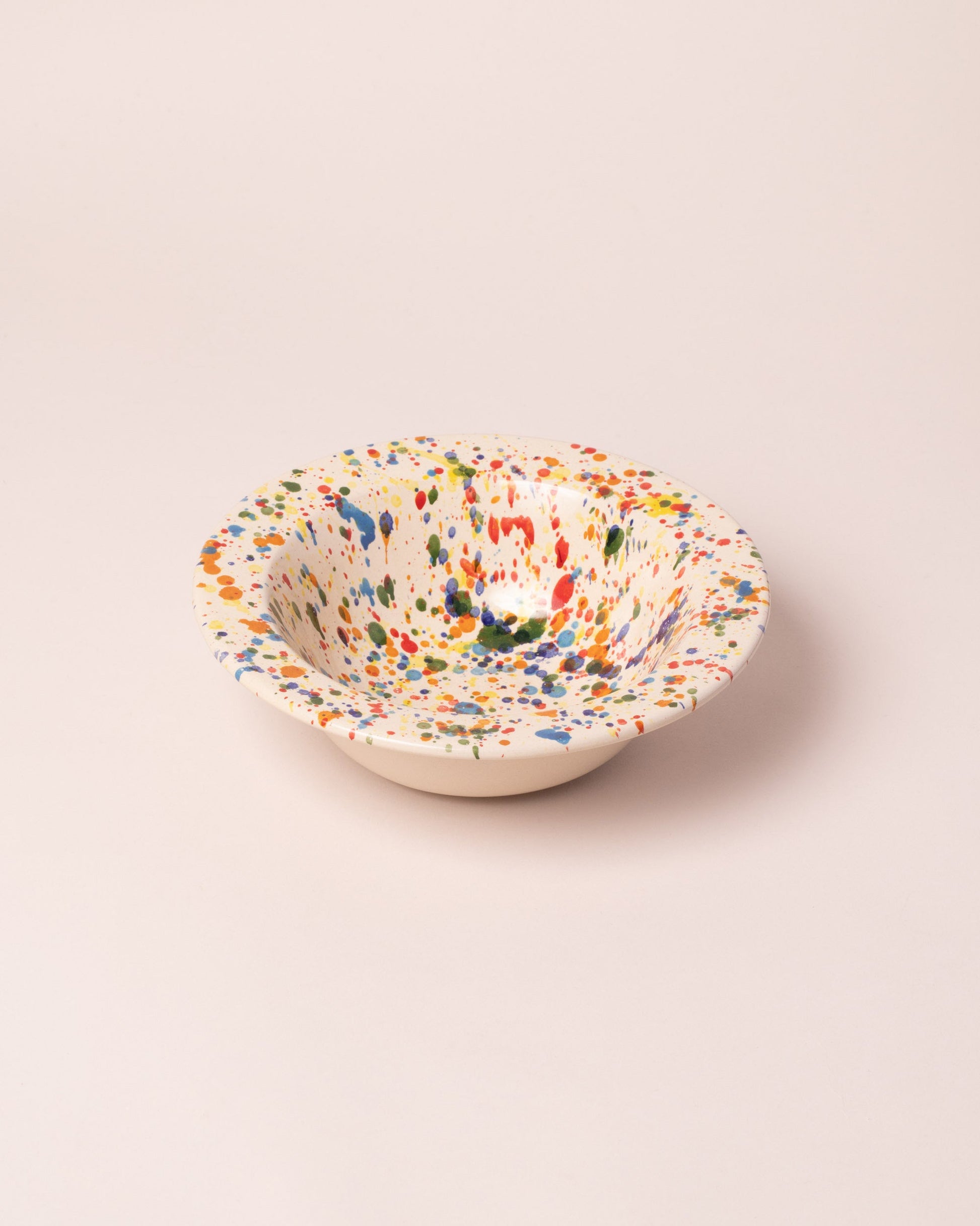 Closeup details of the La Ceramica Vincenzo Del Monaco Colored Drops First Course Bowl on light color background.