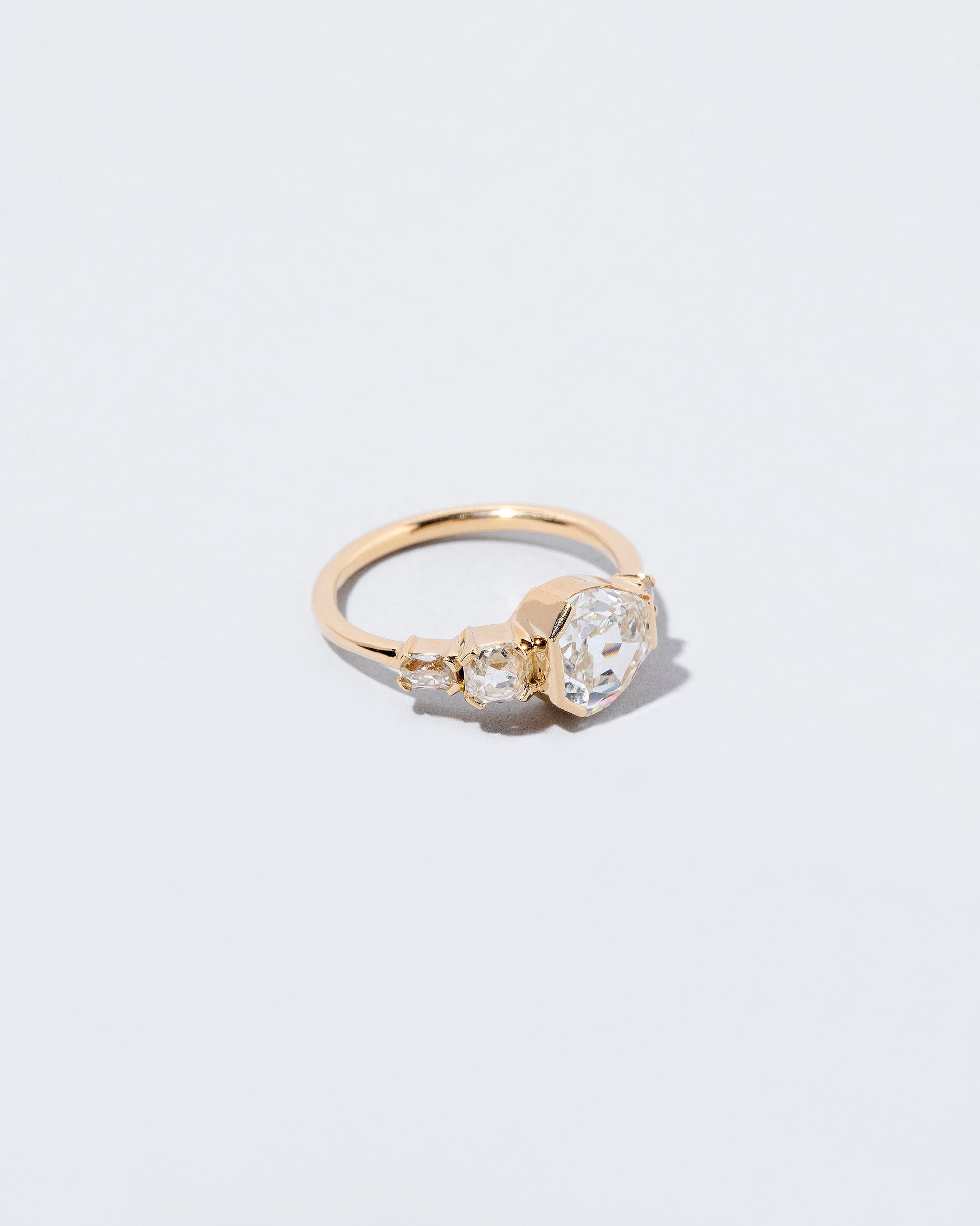  Valinor Ring on light color background.