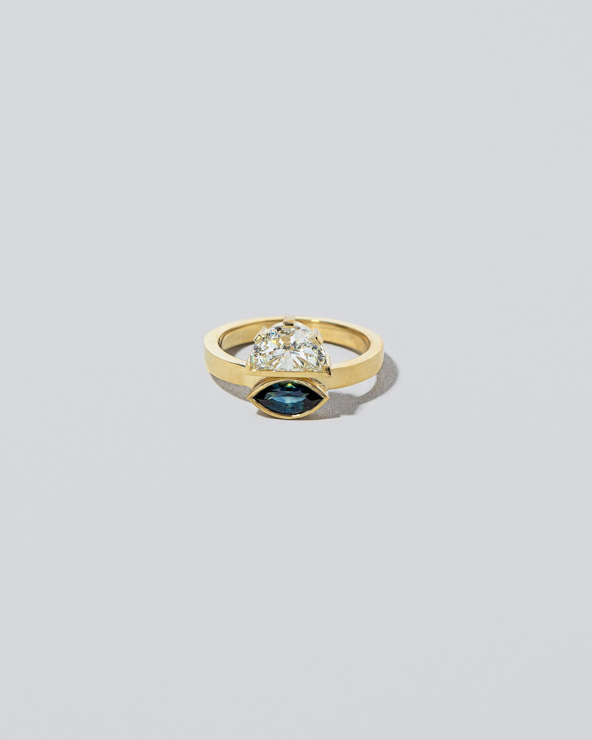  Niagara Ring on light color background.