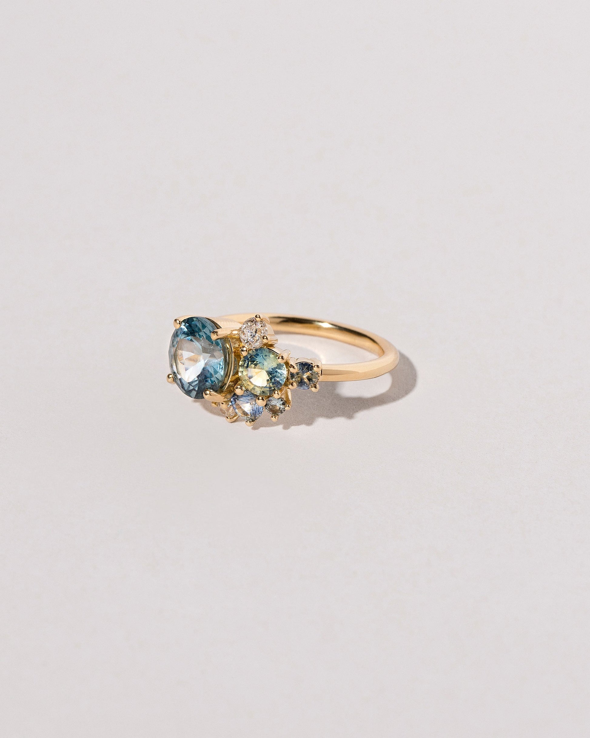  Montanum Ring on light color background.