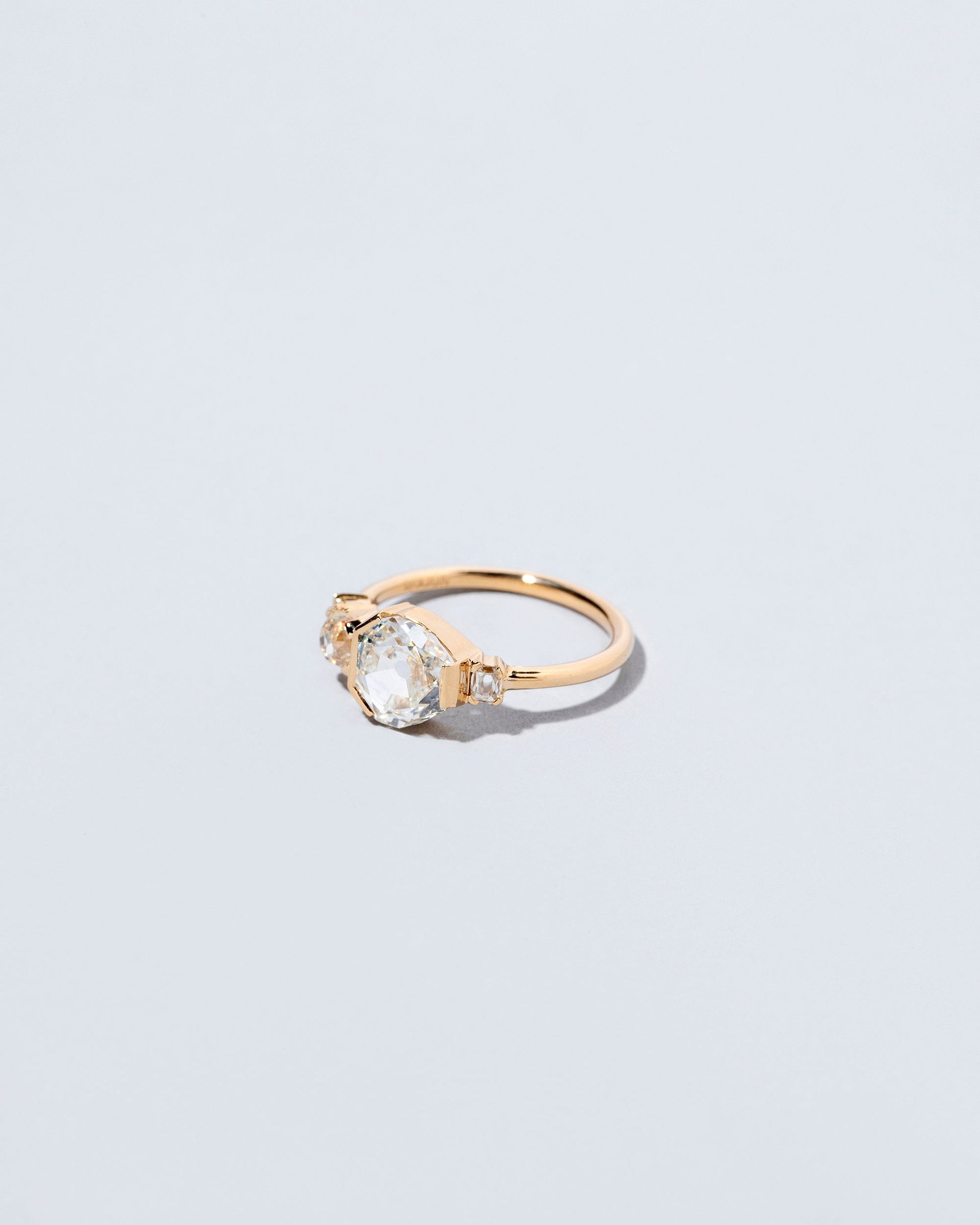  Valinor Ring on light color background.